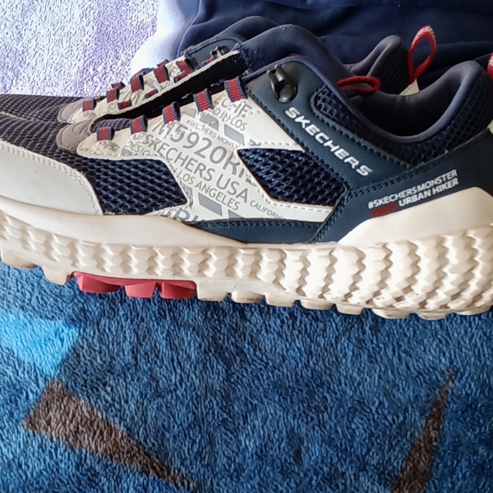 Shoe's - Picture 2 of 4